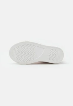 Friboo Sneakers Hoog - Rose Gold 10 Friboo Sneakers Hoog - Rose Gold -Friboo bf061bae72f046f1b8e69eb1a4687583